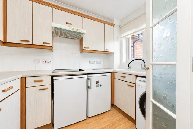 Yorktown Road, Sandhurst, GU47, photo 2