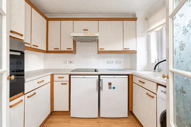 Yorktown Road, Sandhurst, GU47, photo 3