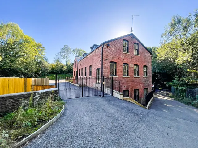 Mill Pool Close, Woodley, SK6, photo 1