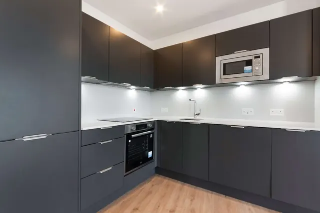Plaistow Road, London, E13, photo 3