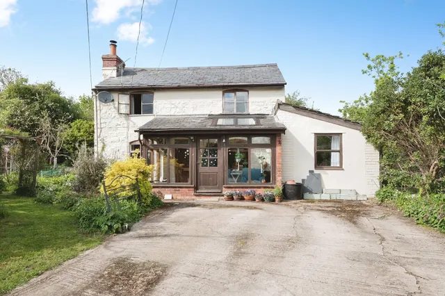 Whitestone, Hereford, HR1, photo 1