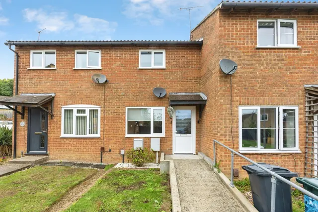Hawks Way, Ashford, photo 1