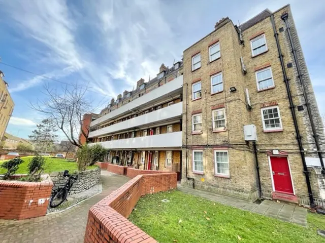 Photo 3 — Doddington Grove, London SE17 3TB