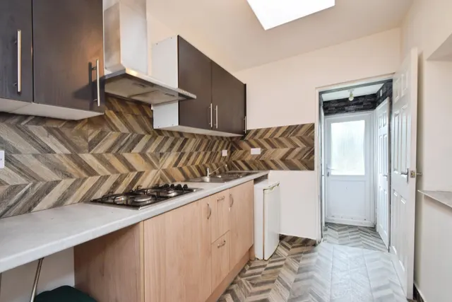 Carmarthen Road, Swansea, SA5, photo 2