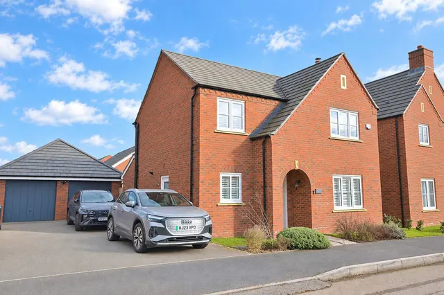 Upton Hall Crescent, Upton, NN5, photo 1