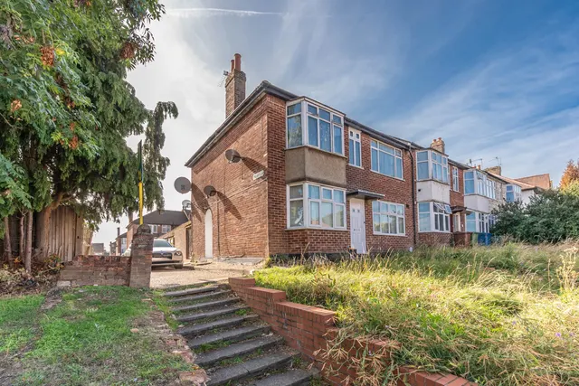 Edgware, HA8, photo 1