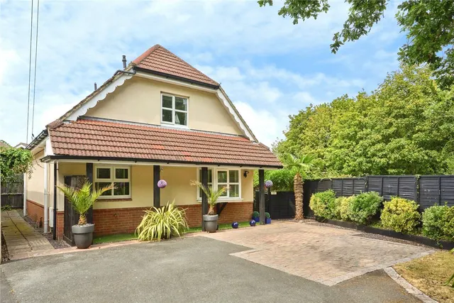 Elenors Grove, Fishbourne, PO33, photo 1