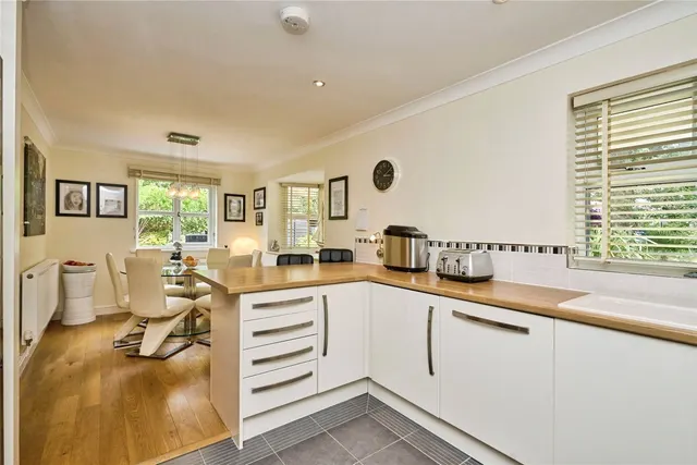 Elenors Grove, Fishbourne, PO33, photo 3