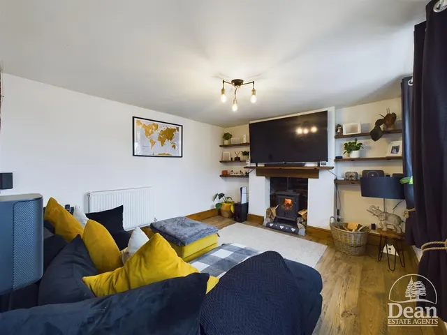 Photo 2 — Meendhurst Road, Cinderford