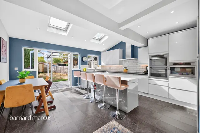 Church Hill Road, Cheam, SM3, photo 2