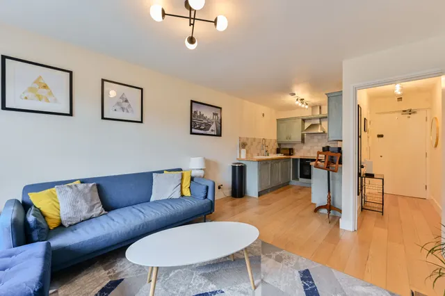 Photo 2 — 39 Nightingale House, 29 Hillyard Street, London