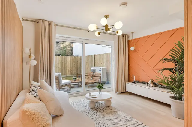 Fenham Road, London, photo 1