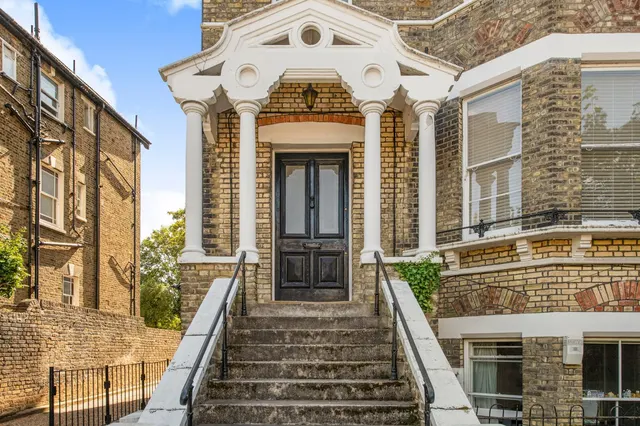 Kew Gardens Road, Richmond, TW9, photo 1