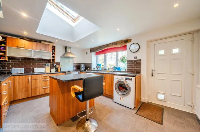 Netheroyd Hill Road, Cowcliffe, HD2, photo 2