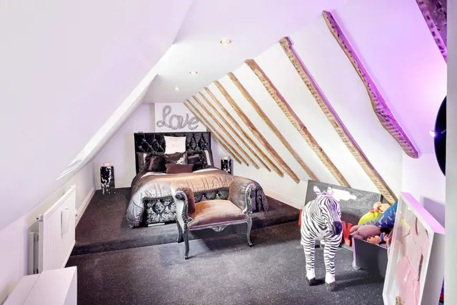High Road, Chigwell, IG7, photo 1