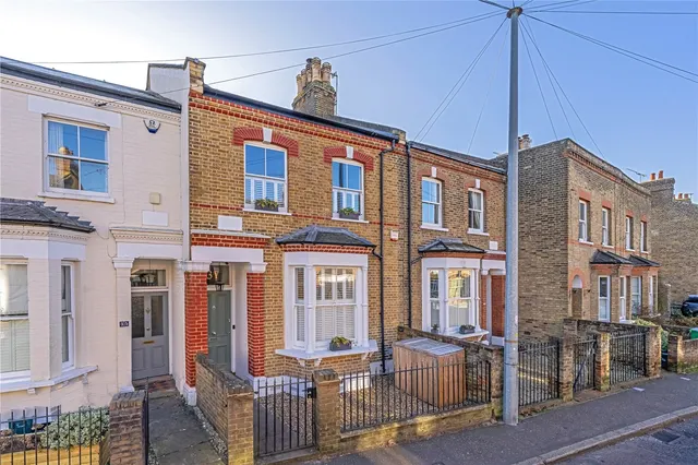 Oldfield Road, Hampton, TW12 2AJ, photo 1