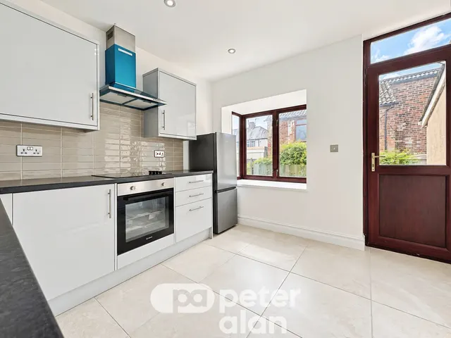 Corporation Road, Cardiff, CF11, photo 3