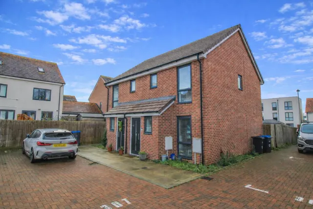Juniper Road, Old Harlow, CM17, photo 1