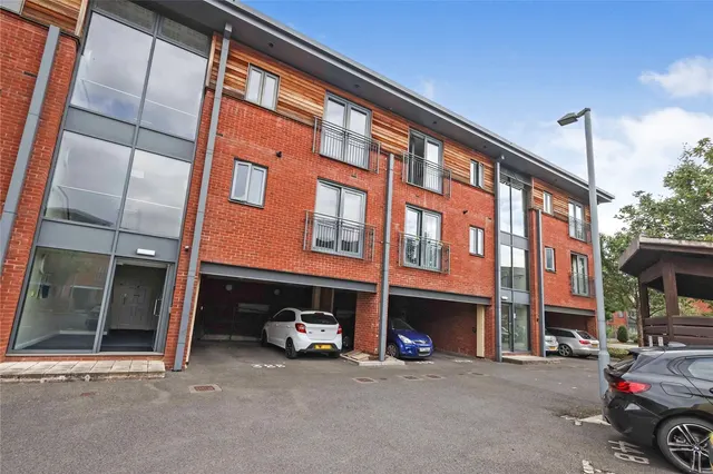 Crossley Road, Worcester, WR5, photo 1