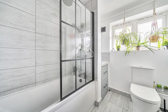 Photo 3 — Rosendale Road, West Dulwich, London, SE21