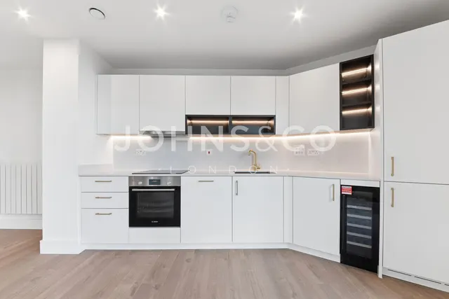 Redwood Tower, Affinity View, E16, photo 2