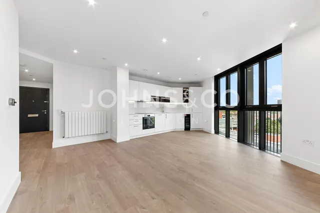 Redwood Tower, Affinity View, E16, photo 1