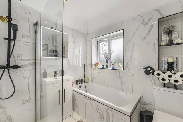 Alamein Road, Swanscombe, DA10, photo 2