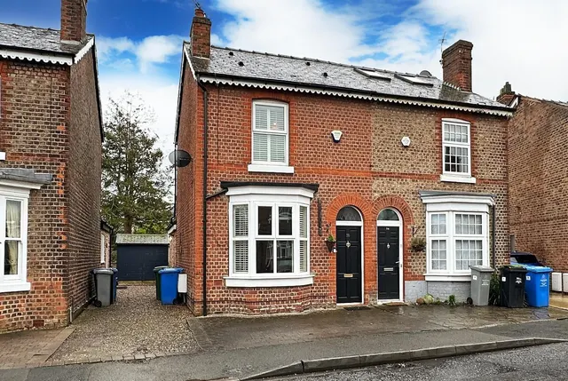Park Road, Hale, Cheshire WA15 9LR, photo 1