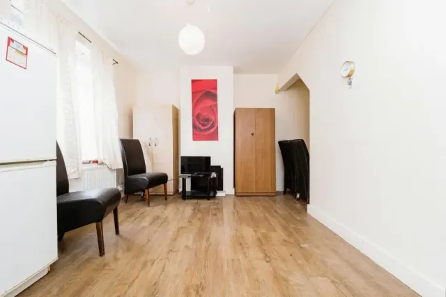 Digby Gardens, Dagenham, RM10, photo 1