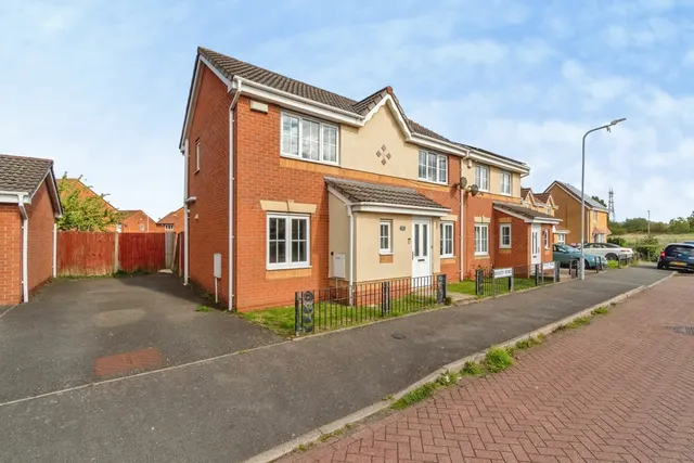 Bickley Road, Bilston, WV14, photo 1