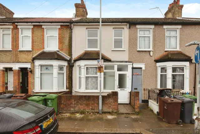 Eastbury Avenue, Barking, IG11, photo 1