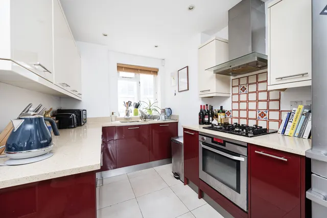 Photo 2 — 246 Corfield Street, London