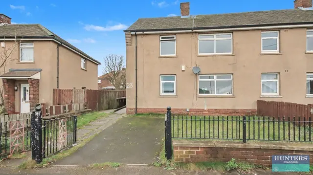 Crossdale Avenue Bradford, West Yorkshire, BD6 2AS, photo 1