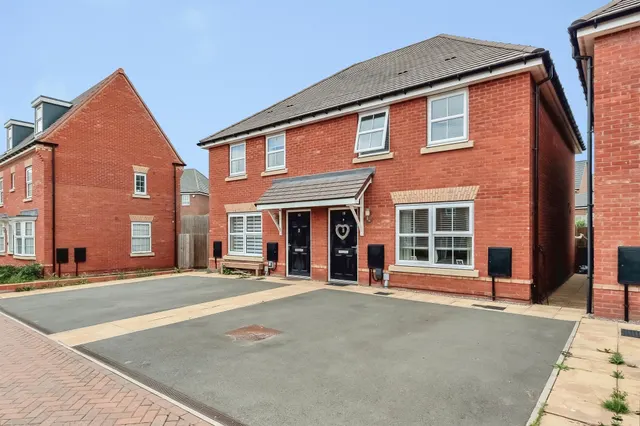 Bugbrooke Lane, Barton Seagrave, KETTERING, photo 1