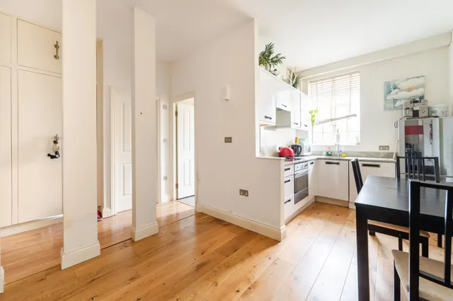 Flat 45, 2 Porchester Gardens, London, photo 1