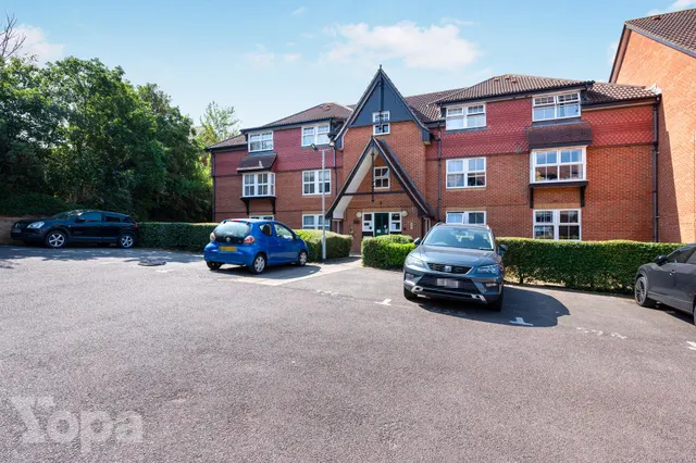 Grange Crescent, Dartford, DA2, photo 1