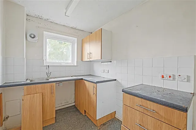 Photo 2 — Itchenside Close, SWAYTHLING