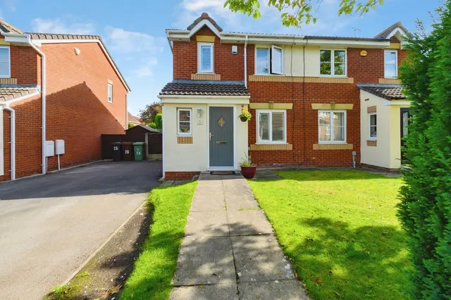 St. Johns Road, Worsley, M28, photo 2