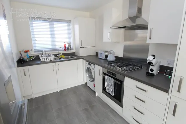 Viewings, B28, photo 1