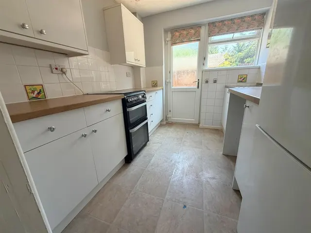 Photo 3 — Barnes Close Sturminster Newton, Dorset DT10 1BN
