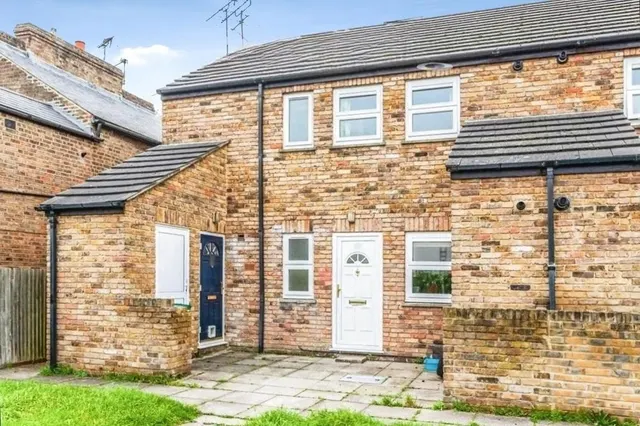 Wyatt Road, Staines-upon-Thames, TW18, photo 1