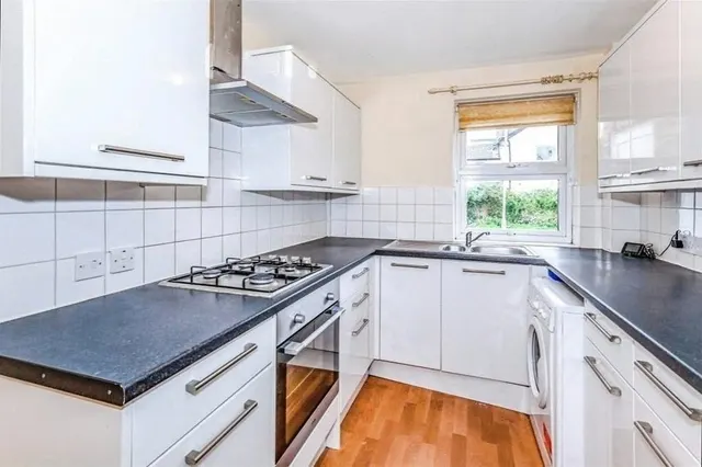 Wyatt Road, Staines-upon-Thames, TW18, photo 2
