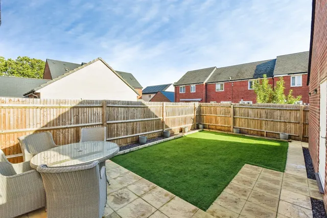Flint Crescent, Westbury, BA13, photo 2
