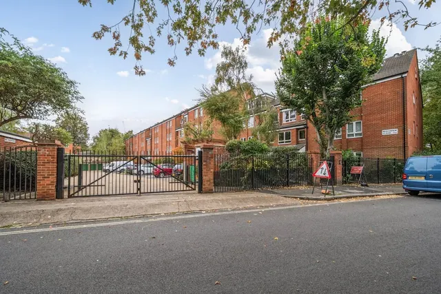 Reachview Close, London, NW1, photo 1