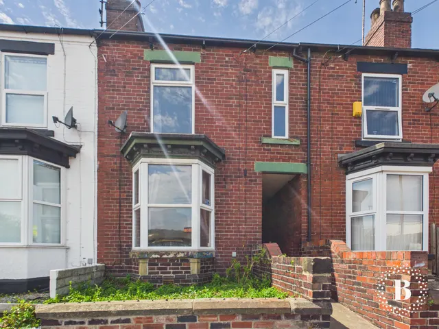 4 bedroom house — Edmund Road, Highfield, Sheffield, S2