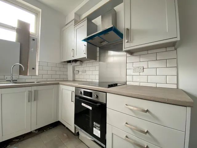 Photo 2 — Roseneath Terrace, LEEDS