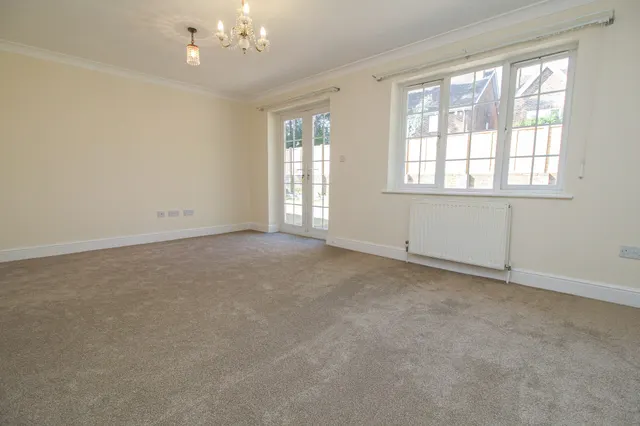 Photo 3 — 28a Queens Road, Fleet, GU52 7LE
