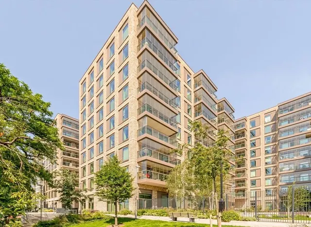 Riverscape Walk, Royal Wharf, E16, photo 1