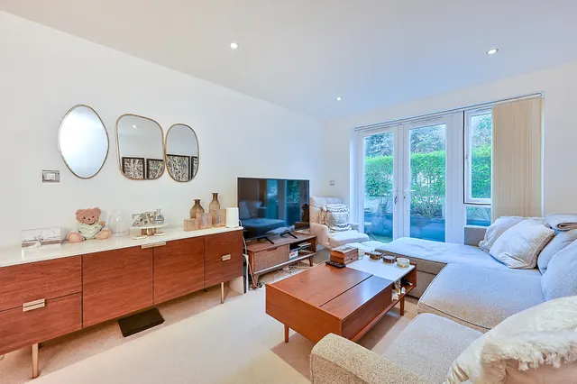 Photo 2 — 1 Earlsfield House, Royal Quarter, Seven Kings Way, Kingston upon Thames