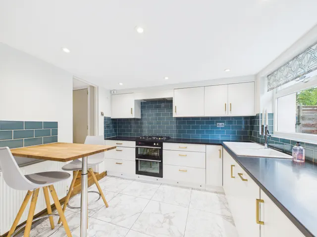 Photo 3 — Great Western Terrace, Cheltenham, GL50 3QU